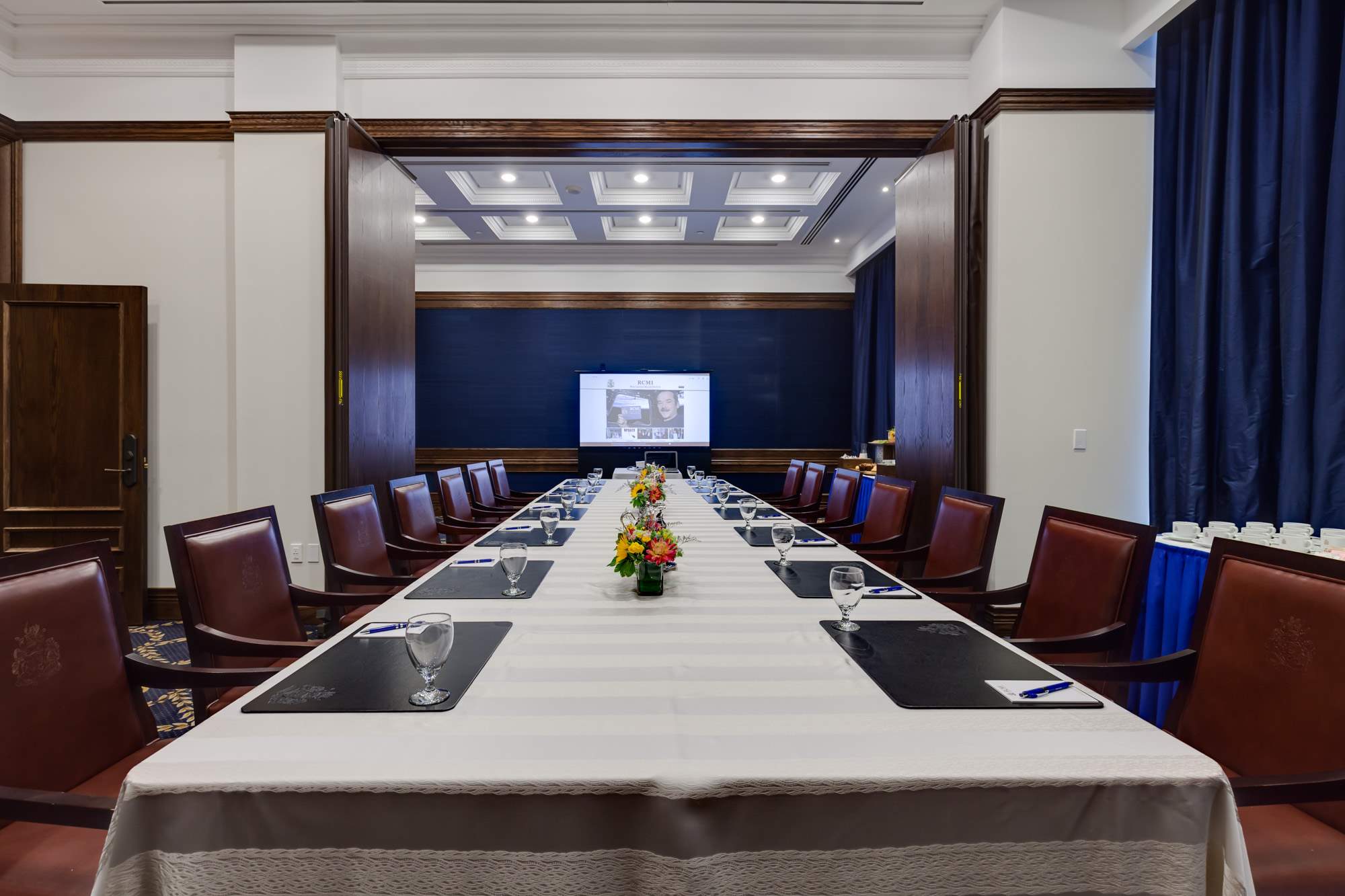 Boardroom_Style_Setup_Long